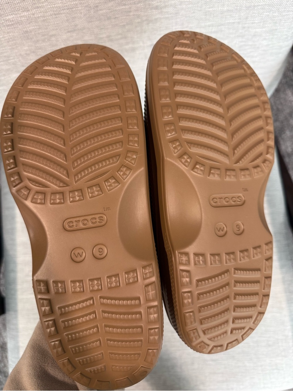 NWOT Crocs Classic Saturday Sandals Metallic Buckle Sepia with 1 FREE JIBBITZ - Picture 5 of 5